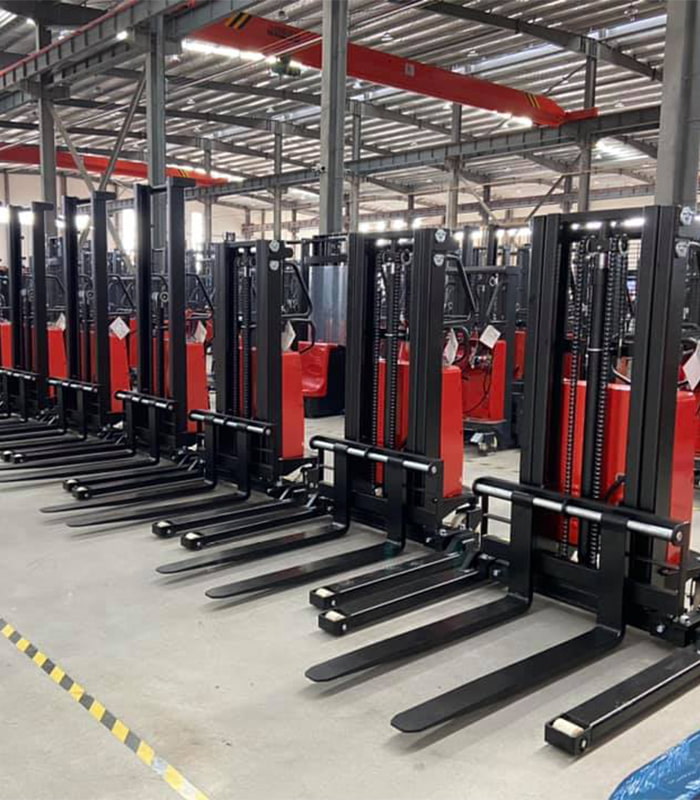 Adjustable Leg Pallet Stacker